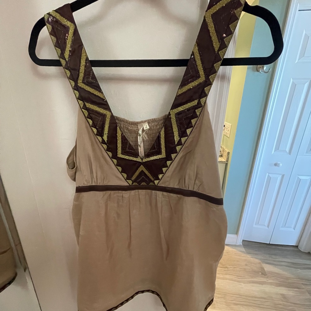 Super cute cami top. Light and dark brown w/gold.